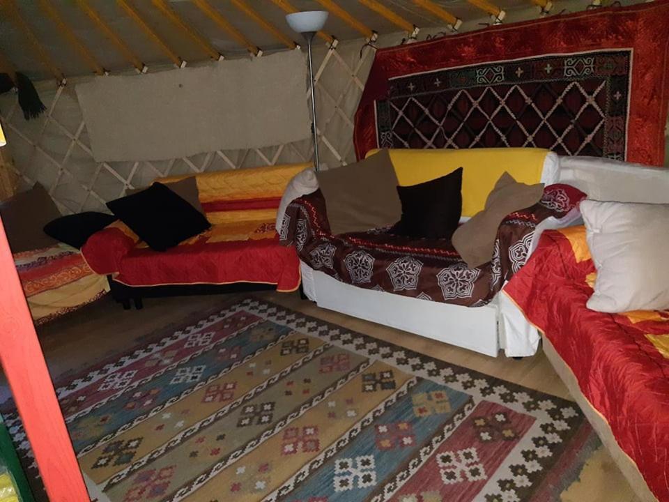 Hotel Jurta az erdő mellett dézsával-KERESZ-TANYA Pilisszentkereszt Exterior foto