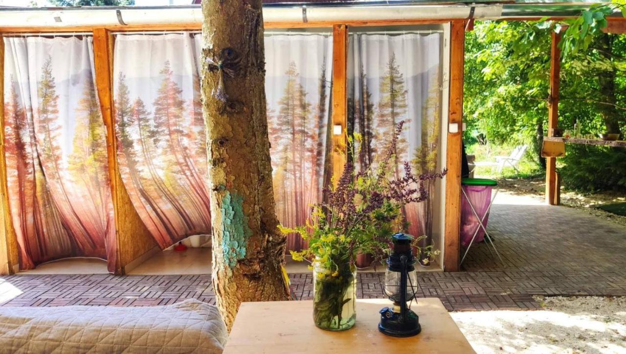Hotel Jurta az erdő mellett dézsával-KERESZ-TANYA Pilisszentkereszt Exterior foto